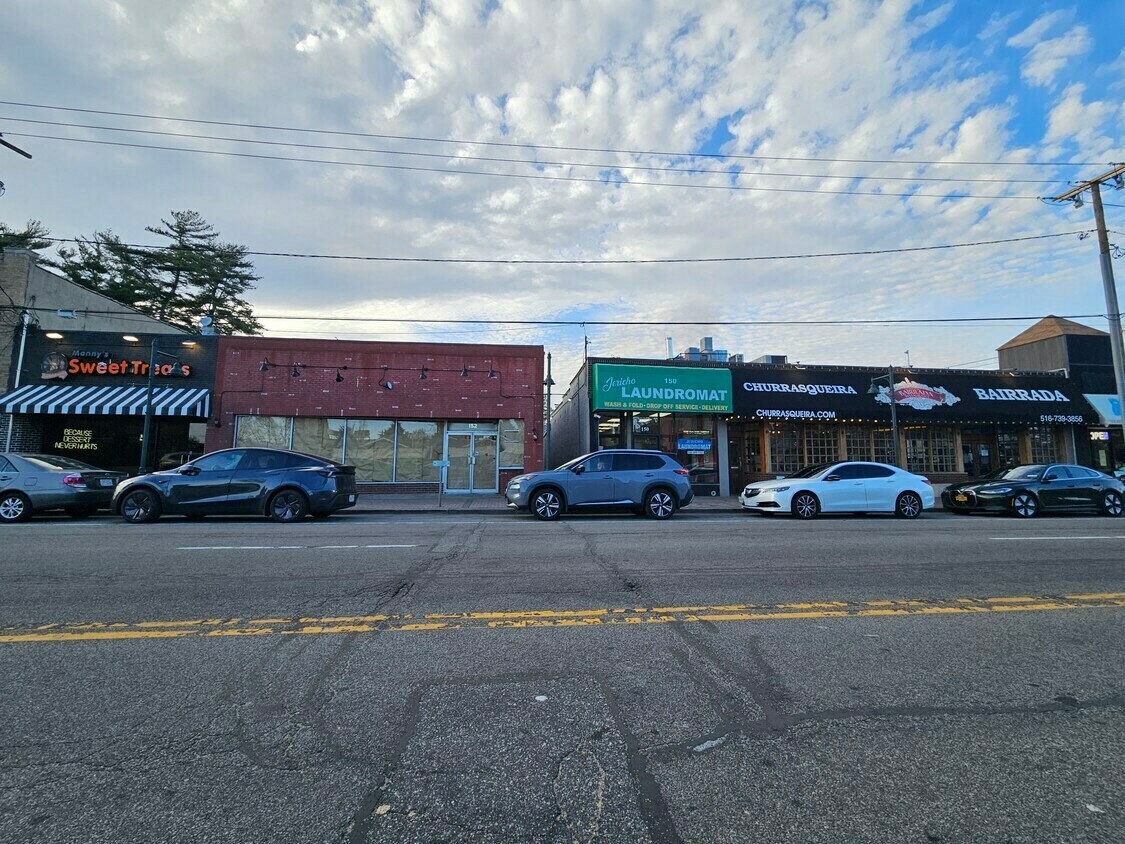 152 Jericho Turnpike