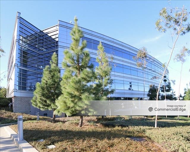 800 Corporate Pointe