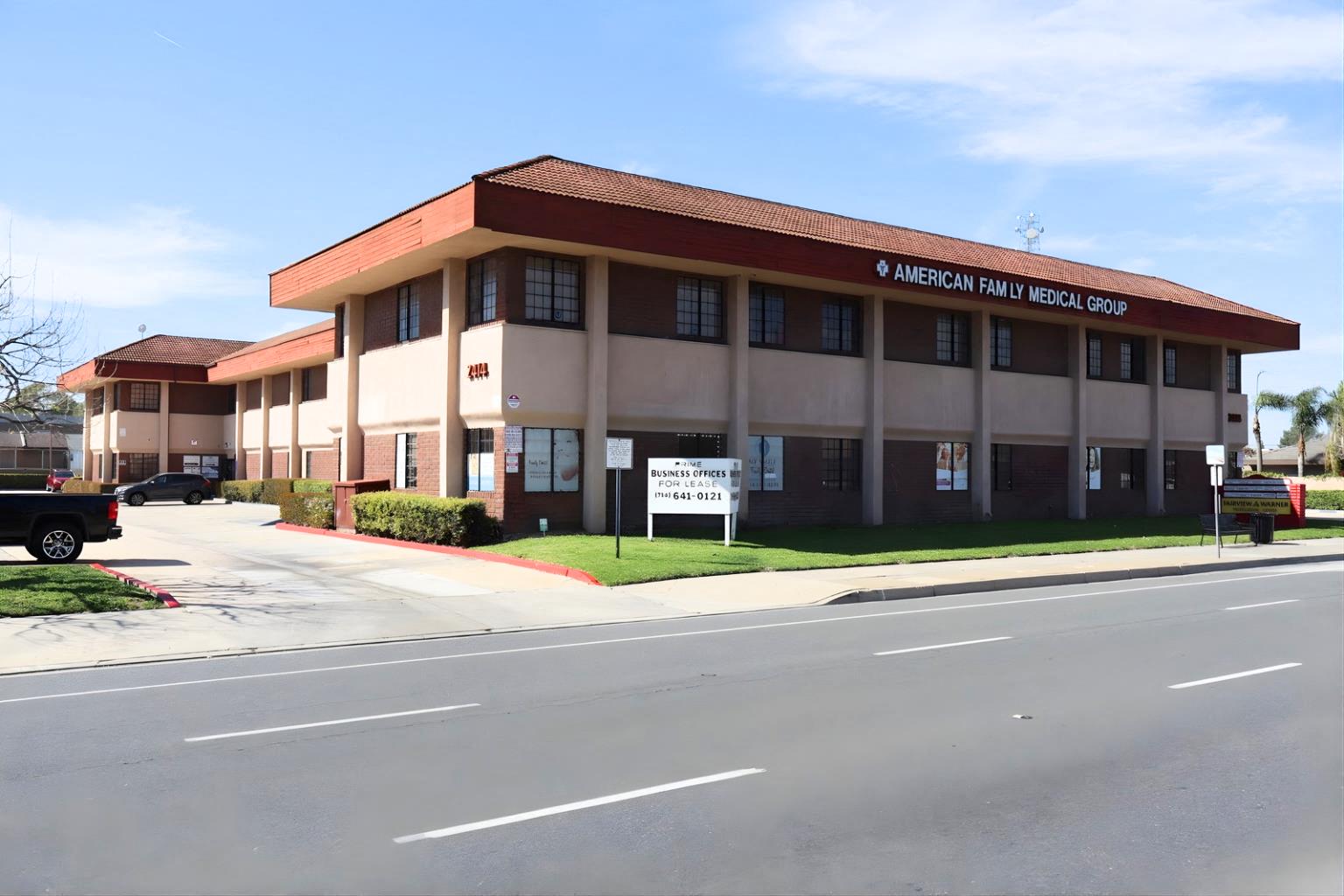 TURN-KEY OFFICE SPACE â PLUG & PLAY â ABUNDANT PARKING â NEAR SOUTH COAST PLAZA