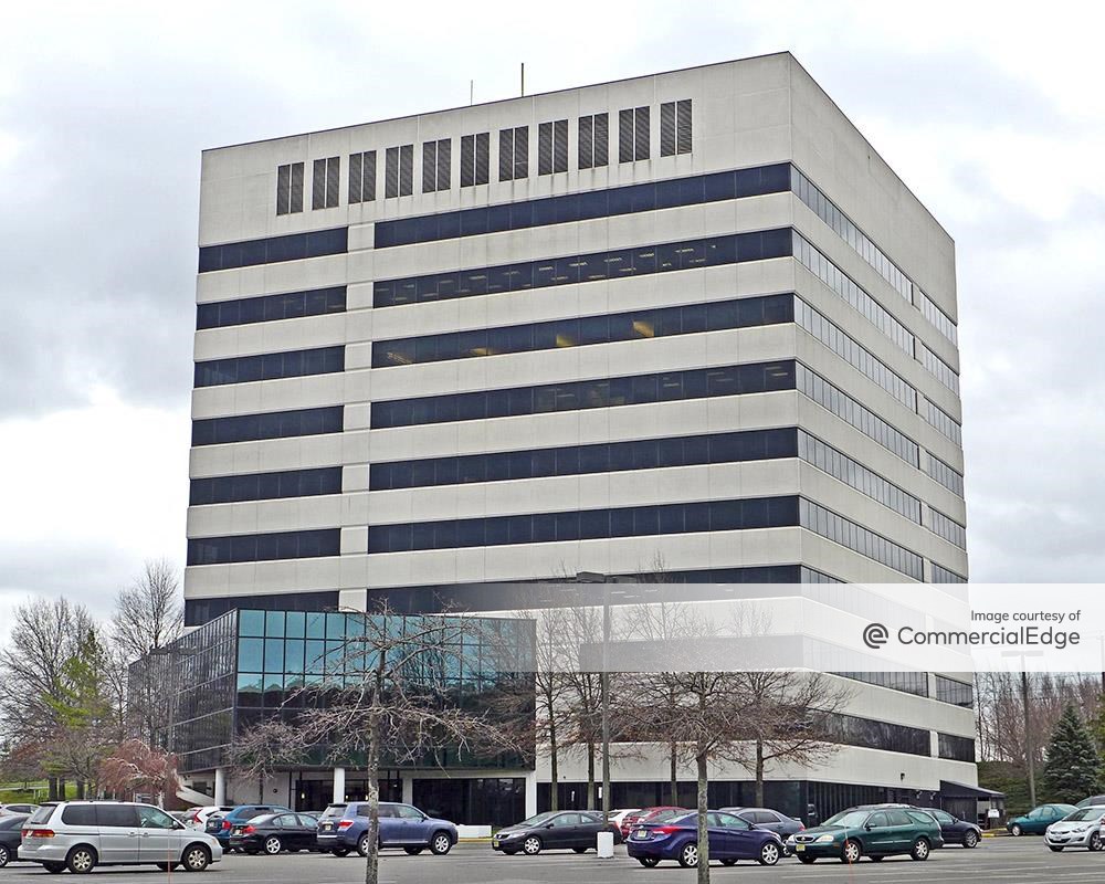 10 Woodbridge Center Drive