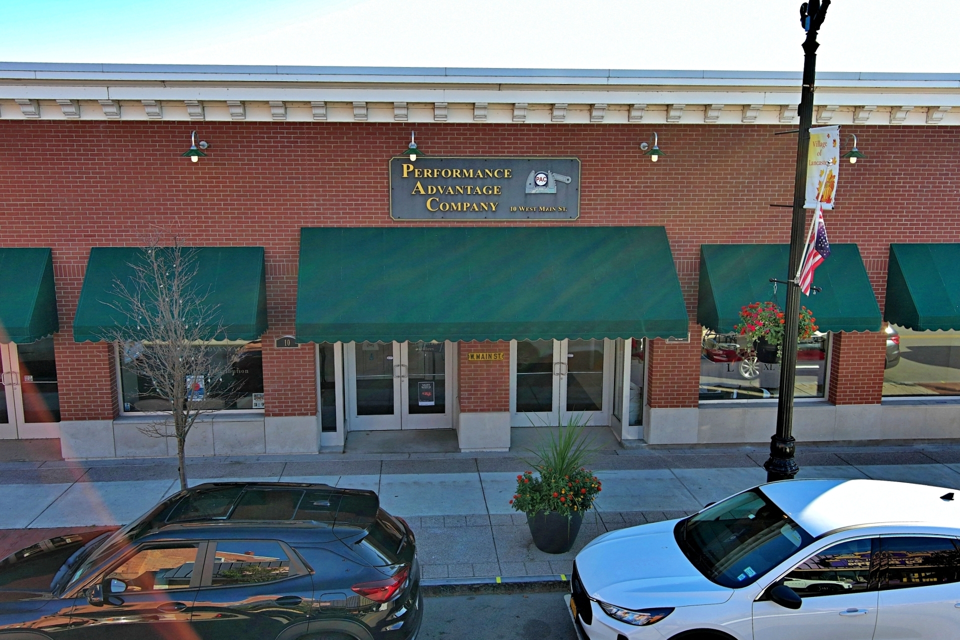 10 W Main St