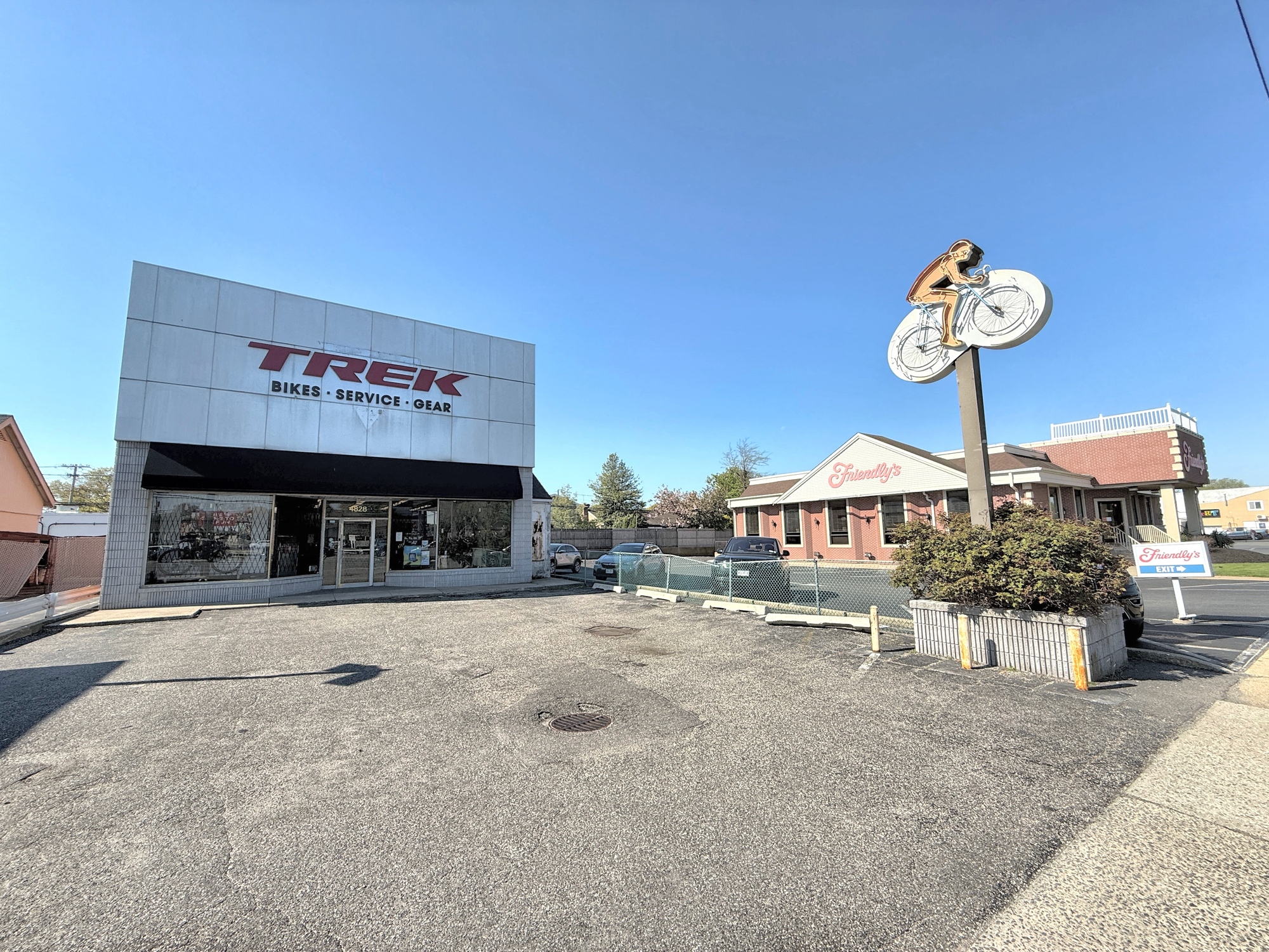 4828 Sunrise Highway