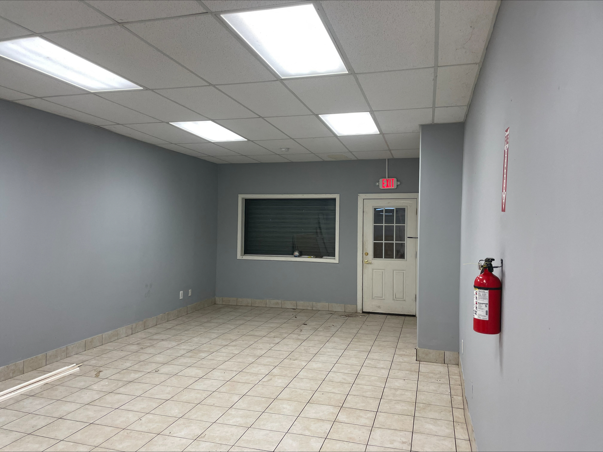 Â±700 SF Retail Shop for Lease